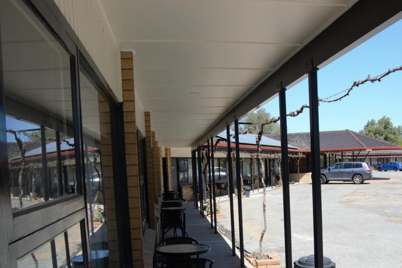 Civic Motor Inn Cowra Exterior foto